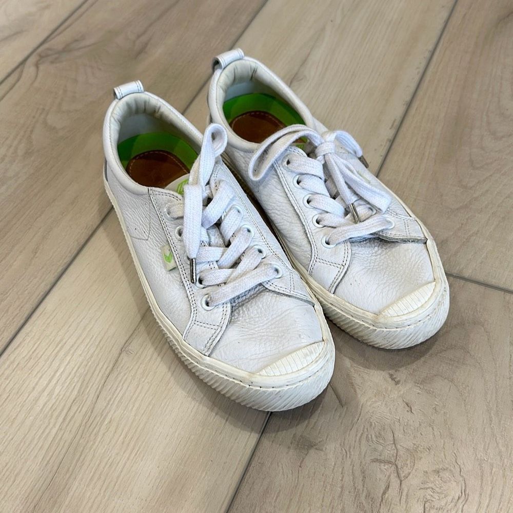 Cariuma Leather Sneakers